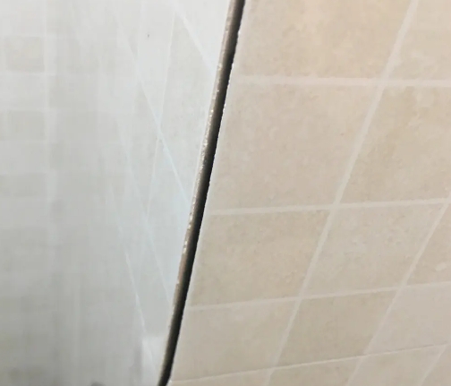 莆田市瓷砖空鼓维修公司分享阳台瓷砖脱落的修复过程可以分为以下几个步骤