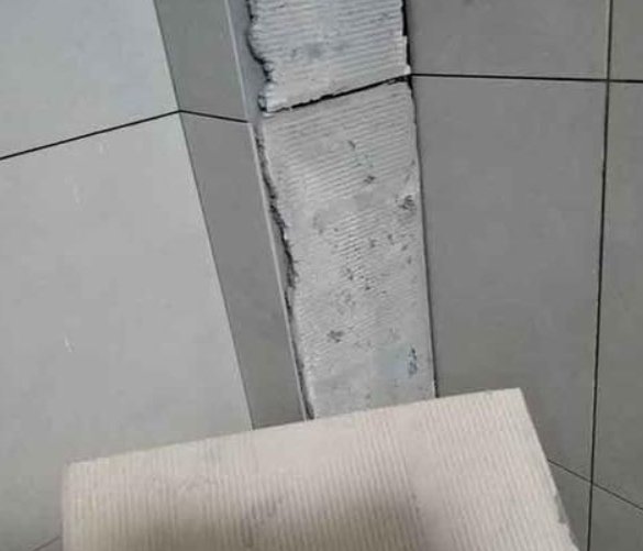 莆田市瓷砖空鼓维修公司分享下厨房瓷砖脱落的补救措施。